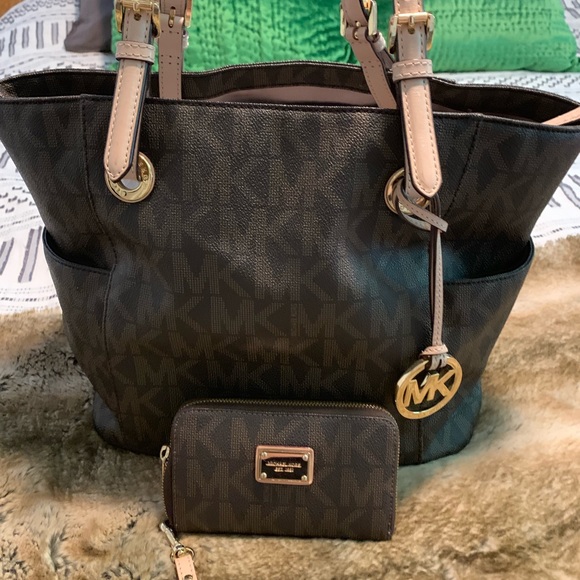 Michael Kotrs tote and wallet - Picture 2 of 8